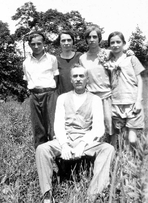 Heszlenyi family in 1928
